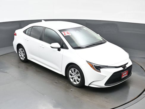 Used 2024 Toyota Corolla LE FWD image 31