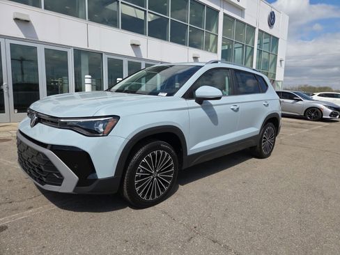 New 2026 Volkswagen Taos SE FWD image 13