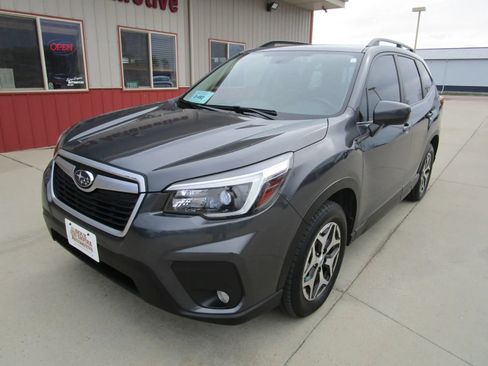 Used 2021 Subaru Forester Premium AWD/4WD image 3