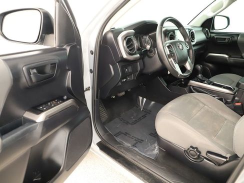 Used 2021 Toyota Tacoma SR5 RWD image 14