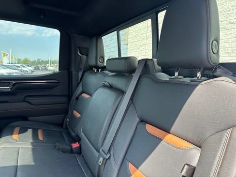 Used 2023 GMC Sierra 1500 AT4 w/ AT4 Premium Package AWD/4WD image 8