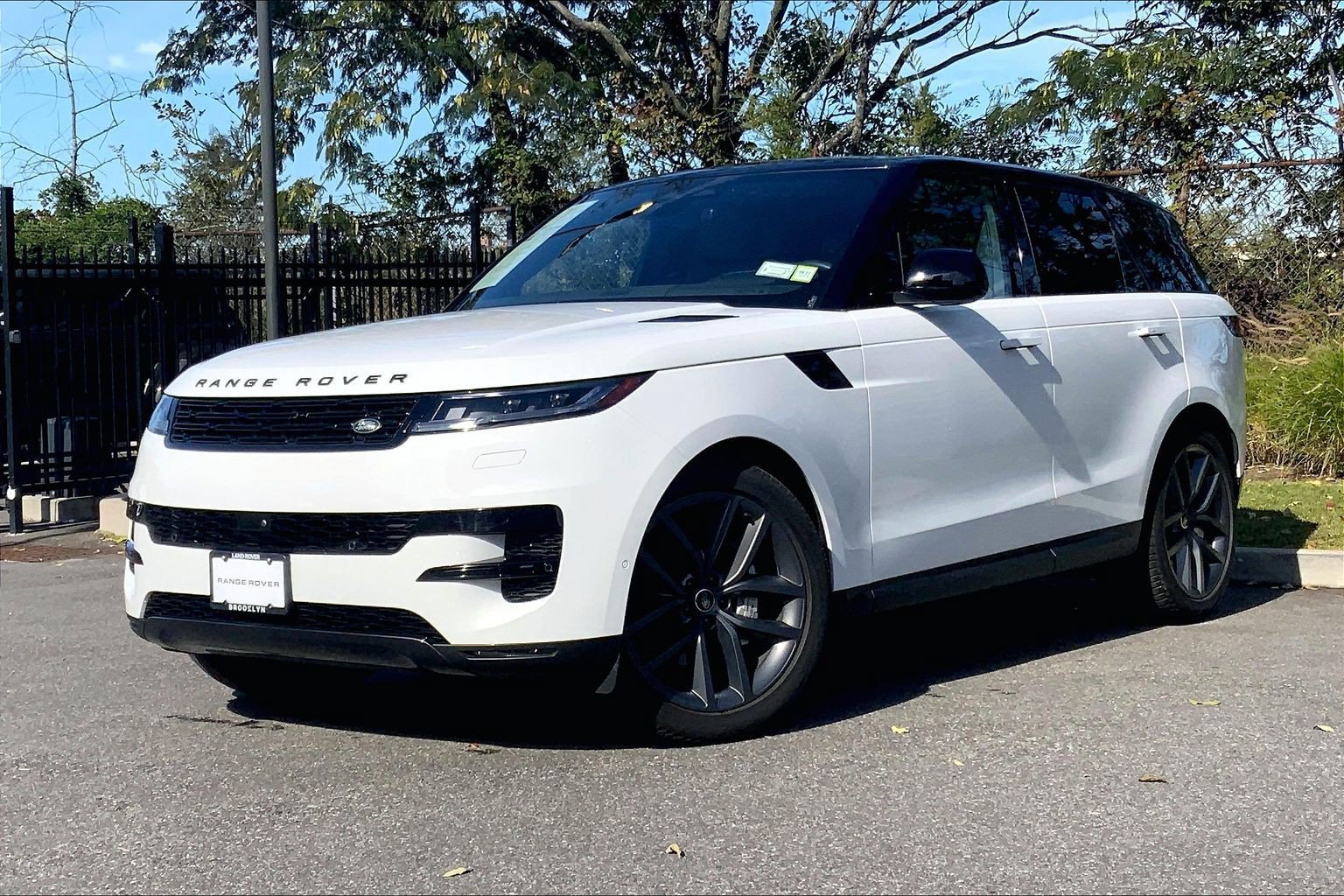Certified 2025 Land Rover Range Rover Sport SE AWD/4WD image 1