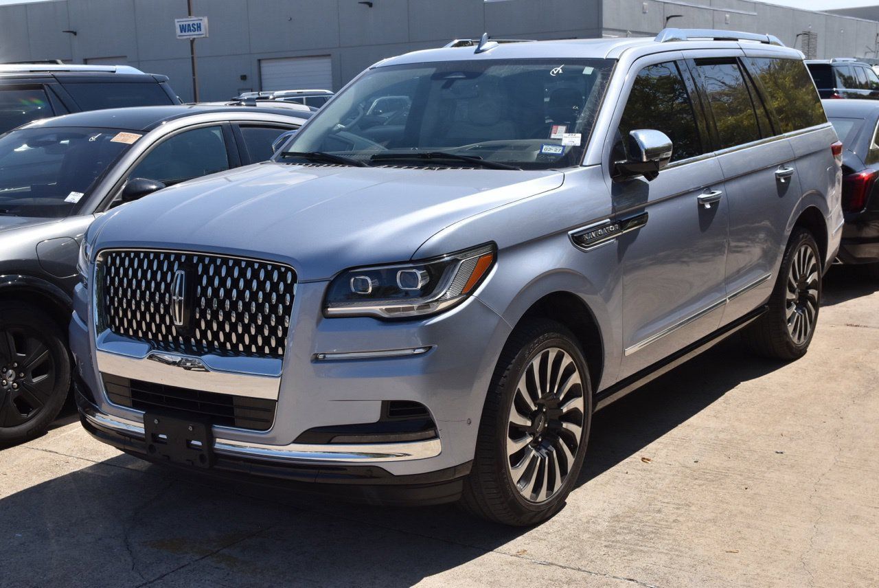 Used 2024 Lincoln Navigator Black Label AWD/4WD image 2