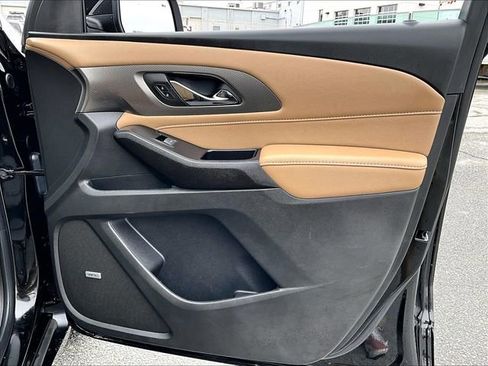 Used 2023 Chevrolet Traverse Premier image 12