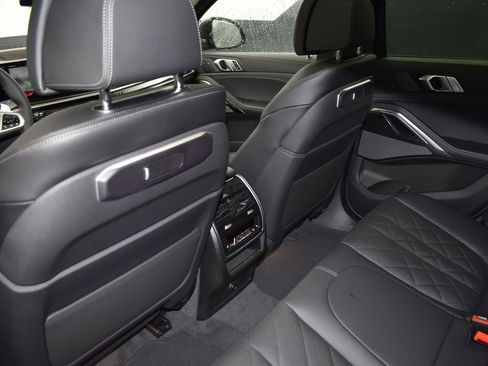 New 2026 BMW X6 xDrive40i w/ Climate Comfort Package image 15