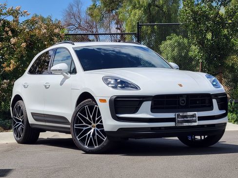 Used 2026 Porsche Macan AWD/4WD image 9