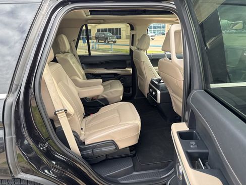 Used 2024 Ford Expedition Limited image 12