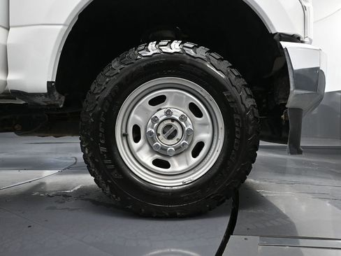 Used 2022 Ford F250 XL w/ Power Equipment Group AWD/4WD image 17