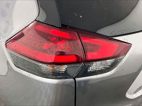 Used 2019 Nissan Rogue SV image 29