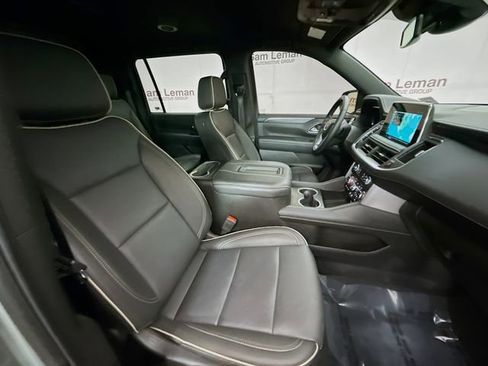Used 2024 GMC Yukon XL SLT w/ SLT Luxury Package image 31