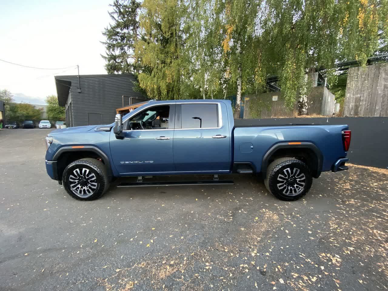 Used 2025 GMC Sierra 3500 Denali Ultimate AWD/4WD image 3