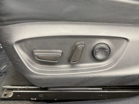 Used 2020 Toyota Camry SE w/ Audio Package FWD image 23