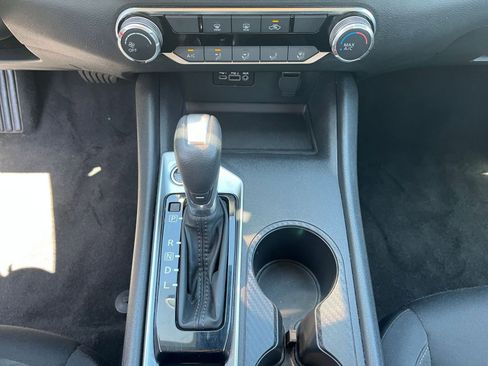 Used 2025 Nissan Altima 2.5 SV FWD image 41