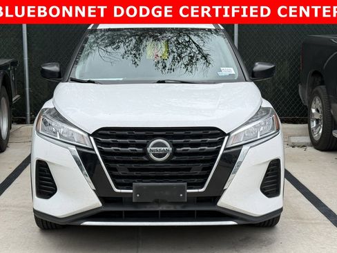 Used 2021 Nissan Kicks S FWD image 2