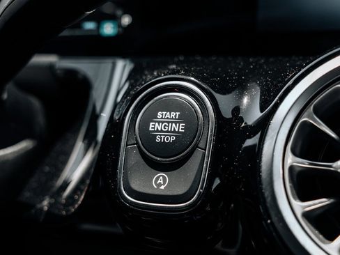 Used 2025 Mercedes-Benz GLA 250 4MATIC image 31