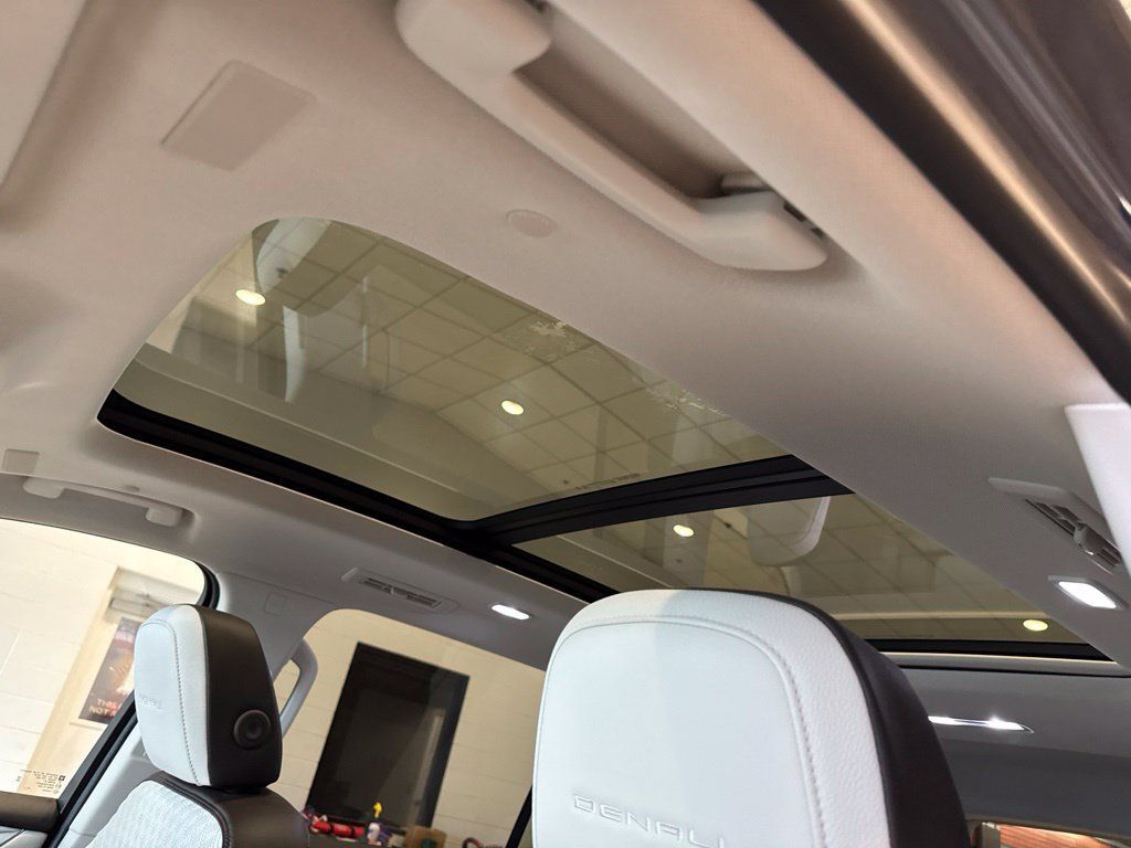 Used 2024 GMC Acadia Denali w/ LPO, Floor Liner Package AWD/4WD image 28