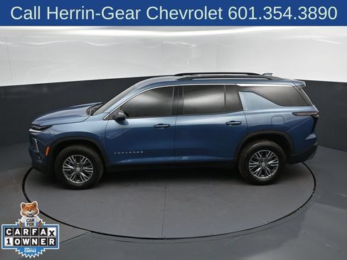 Used 2025 Chevrolet Traverse LT FWD image 32