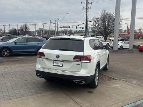 Used 2023 Volkswagen Atlas SE w/ Panoramic Sunroof Package image 12