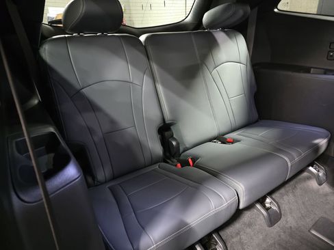 Used 2024 Buick Enclave Essence w/ Technology Package image 12