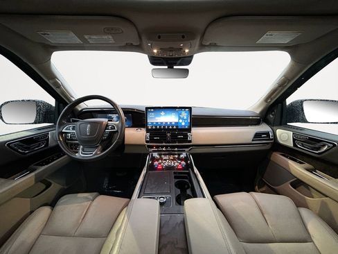 Used 2023 Lincoln Navigator Reserve image 13