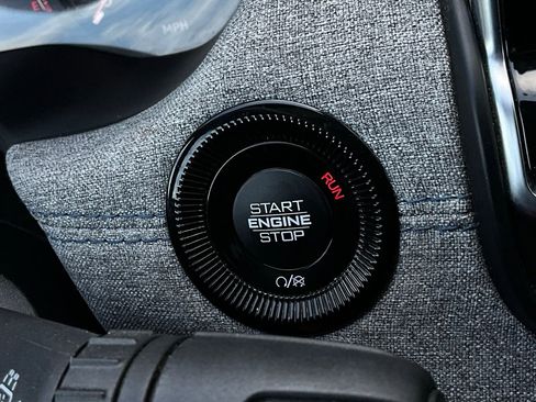 Used 2025 Jeep Compass Latitude image 28