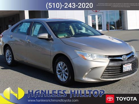 Used 2015 Toyota Camry LE image 5