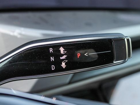 Used 2026 Cadillac Vistiq Luxury image 22