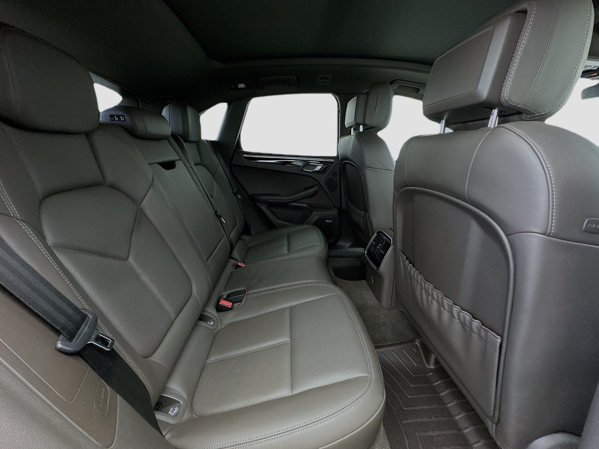 Used 2021 Porsche Macan S AWD/4WD image 19