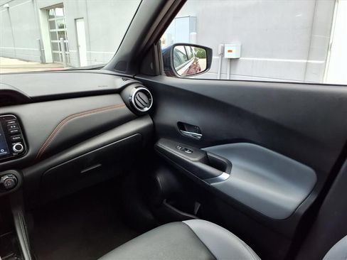 Used 2023 Nissan Kicks SR w/ SR Premium Package FWD image 21