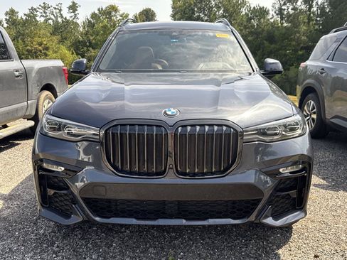 Used 2022 BMW X7 xDrive40i w/ M Sport Package AWD/4WD image 3