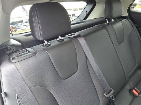 Certified 2023 Buick Encore GX Preferred w/ Cold Weather Comfort Package image 19