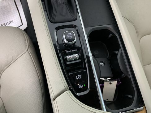 Used 2021 Volvo XC90 T5 Momentum w/ Protection Package FWD image 18