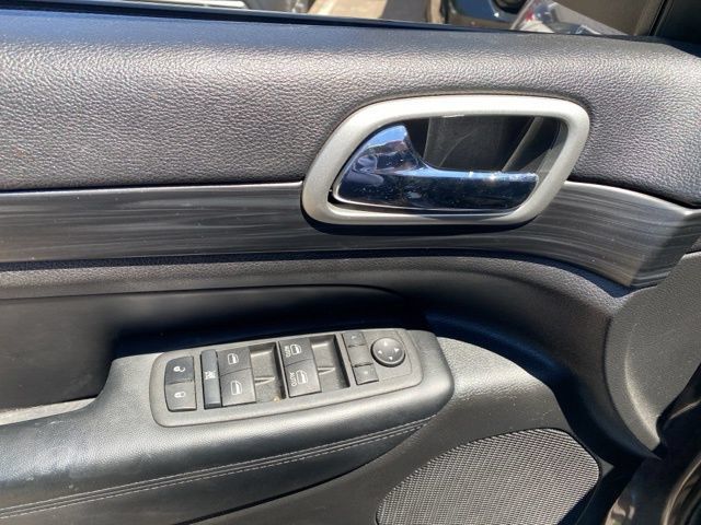 Used 2021 Jeep Grand Cherokee Laredo X AWD/4WD image 16