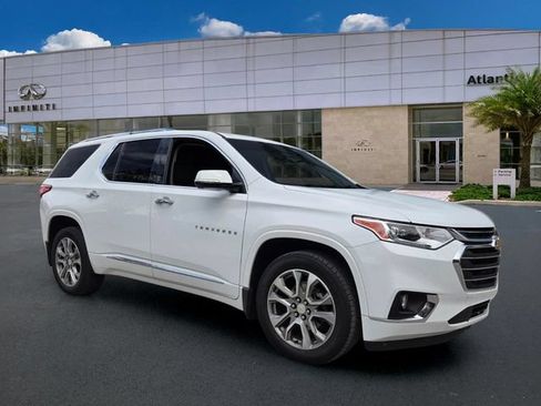 Used 2020 Chevrolet Traverse Premier FWD image 2