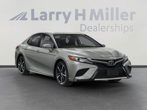 Used 2019 Toyota Camry SE w/ Carpet Mat Package image 6