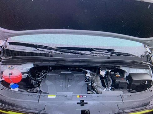 Used 2025 Kia Carnival SX Prestige image 38