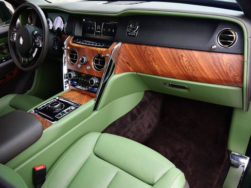 Certified 2023 Rolls-Royce Cullinan w/ Cullinan Package image 18