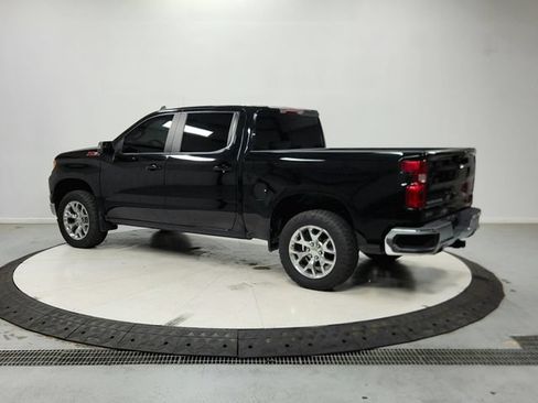 Used 2022 Chevrolet Silverado 1500 LT w/ Z71 Off-Road Package AWD/4WD image 6