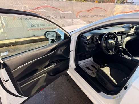 Used 2020 Toyota Camry LE image 14