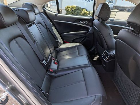Used 2025 Genesis G70 2.5T RWD image 29