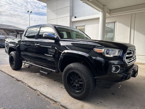 Used 2019 Toyota Tacoma Limited image 7