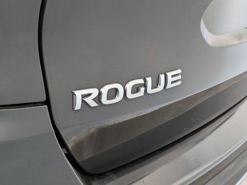 Used 2017 Nissan Rogue S image 10
