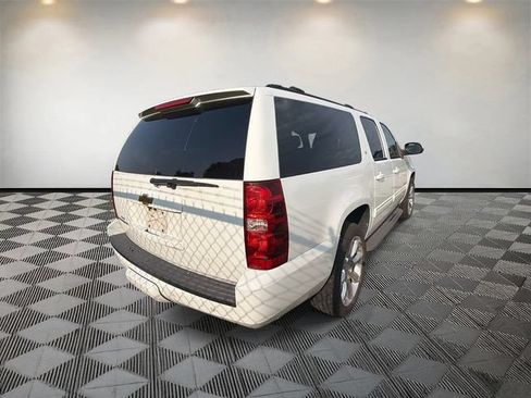 Used 2013 Chevrolet Suburban LT RWD image 6