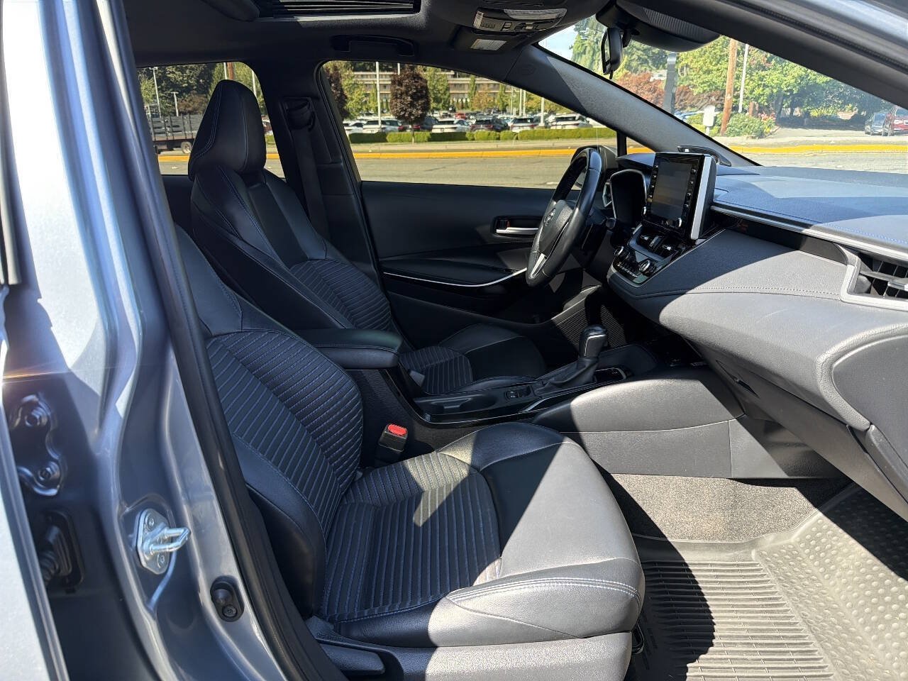 Used 2020 Toyota Corolla XSE FWD image 16