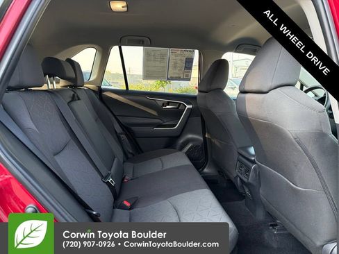 Used 2025 Toyota RAV4 XLE AWD/4WD image 15