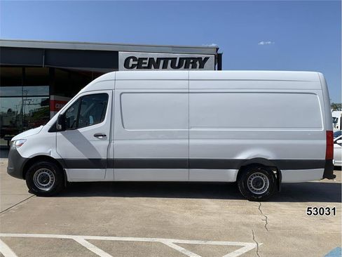 Used 2021 Mercedes-Benz Sprinter 2500 w/ Driver Convenience Package image 4
