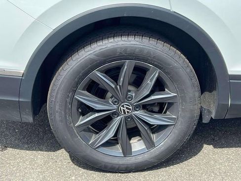 Used 2024 Volkswagen Tiguan SE image 16