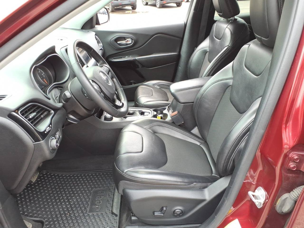 Used 2020 Jeep Cherokee Latitude Plus AWD/4WD image 6