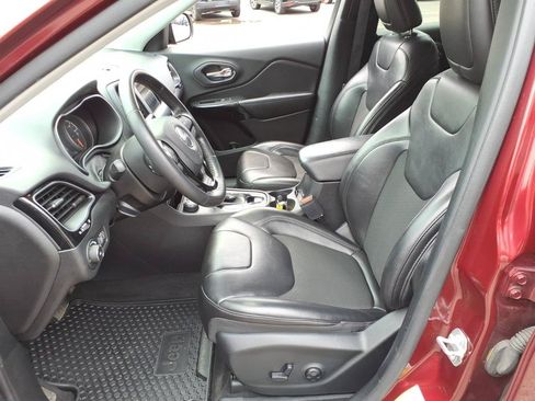 Used 2020 Jeep Cherokee Latitude Plus AWD/4WD image 6