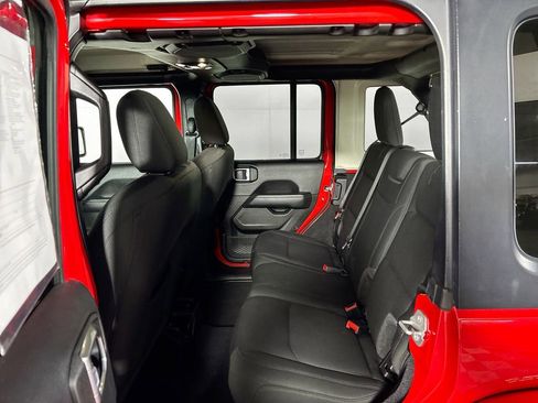 Used 2022 Jeep Wrangler Unlimited Sahara w/ Cold Weather Group image 20